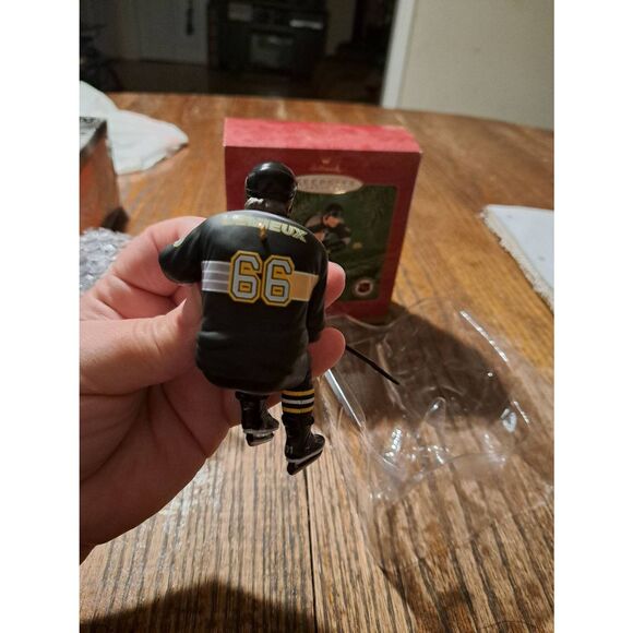 Vintage 2001 Hallmark Ornament Mario Lemieux Pittsburgh Penguins NHL NOS w Box - Picture 4 of 6